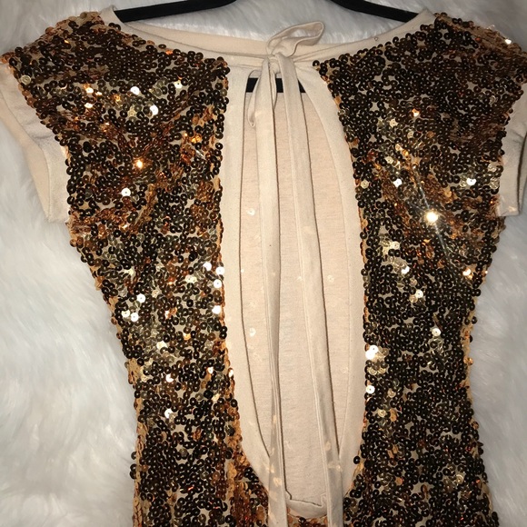 Gold dress. - Picture 5 of 8